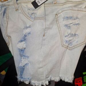 FashionNova light Jean shorts with ripped edges NWT SIze